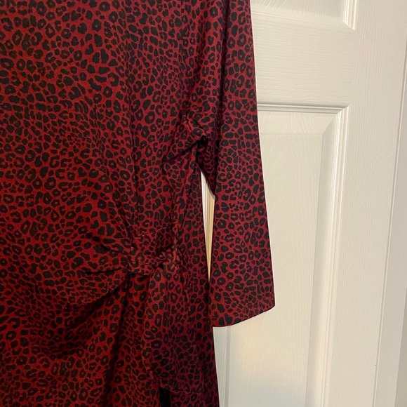 Beautiful Maroon animal print wrap top size 2X - Picture 4 of 7